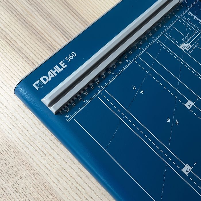 Dahle 560 Gilotyna do Papieru A4, 25 Arkuszy, Długość Cięcia 340 mm