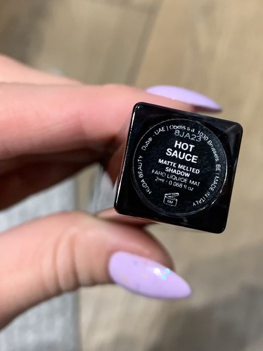 Huda Beauty Melted Shadows 2w1 płynny cień Hot Sauce / Cherry Soda