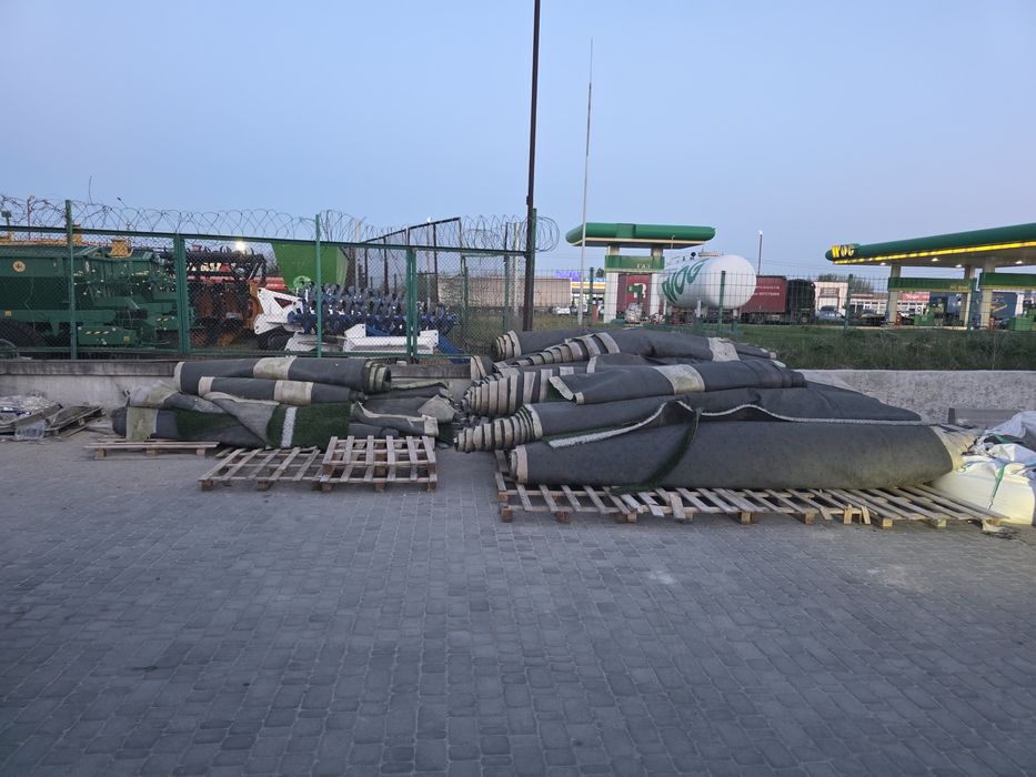 Продам штучне футбольне поле.Б.у.Стан задовільний.
