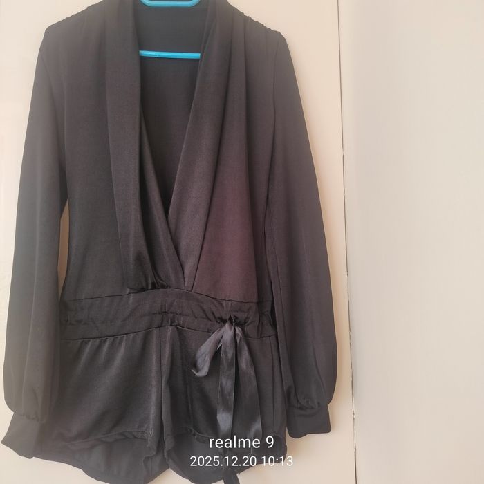 Czarny krótki kombinezon