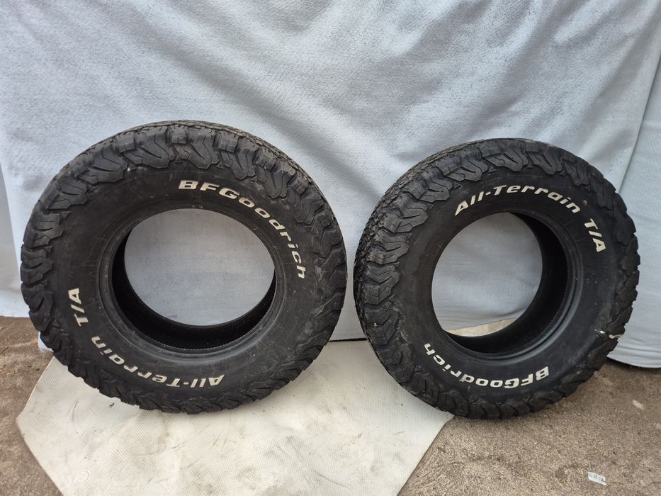 2 pneus Bfgoodrich  235/85 R6 AT
