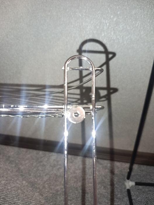 Кутова поличка у ванну