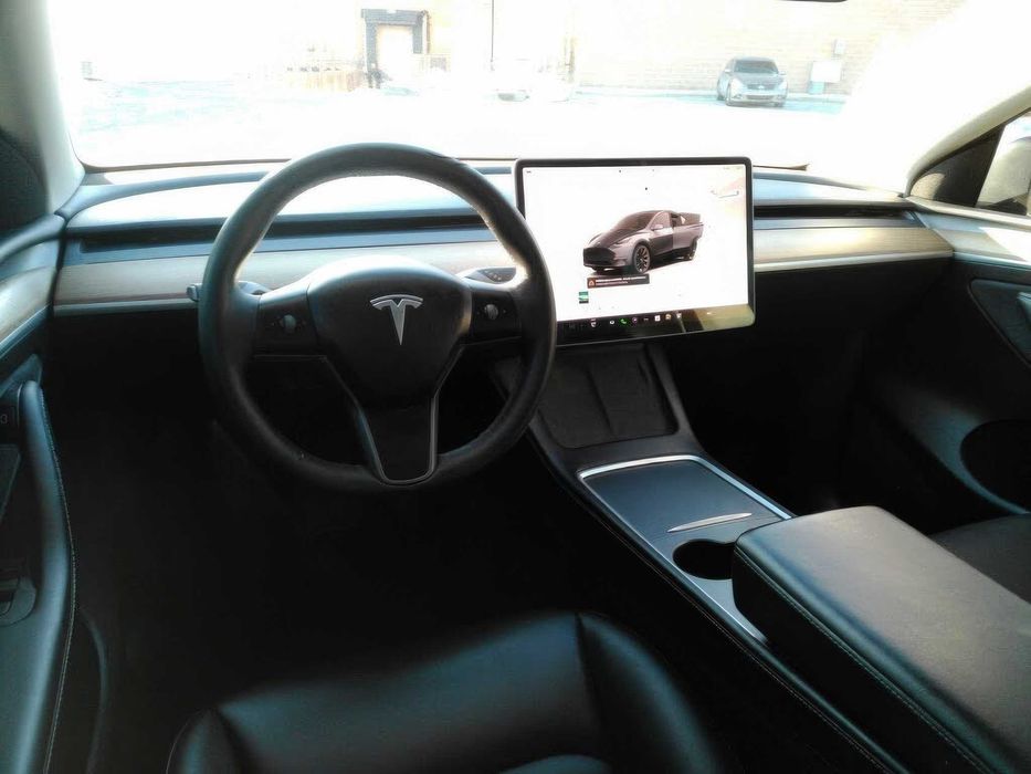Tesla Model Y Long Range      2022