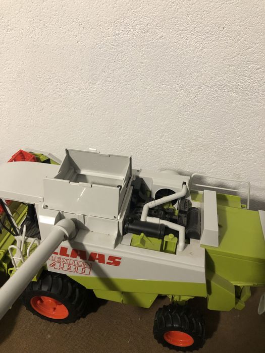 Ceifeira da Bruder escala 1:16