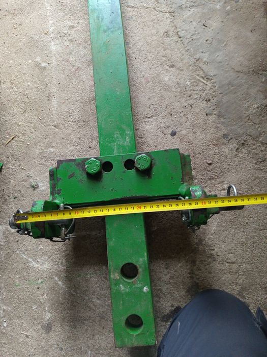 Zaczep dolny polowy John Deere