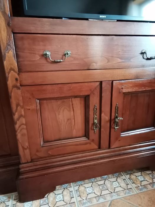 Móvel de Sala com Portas e Gaveta