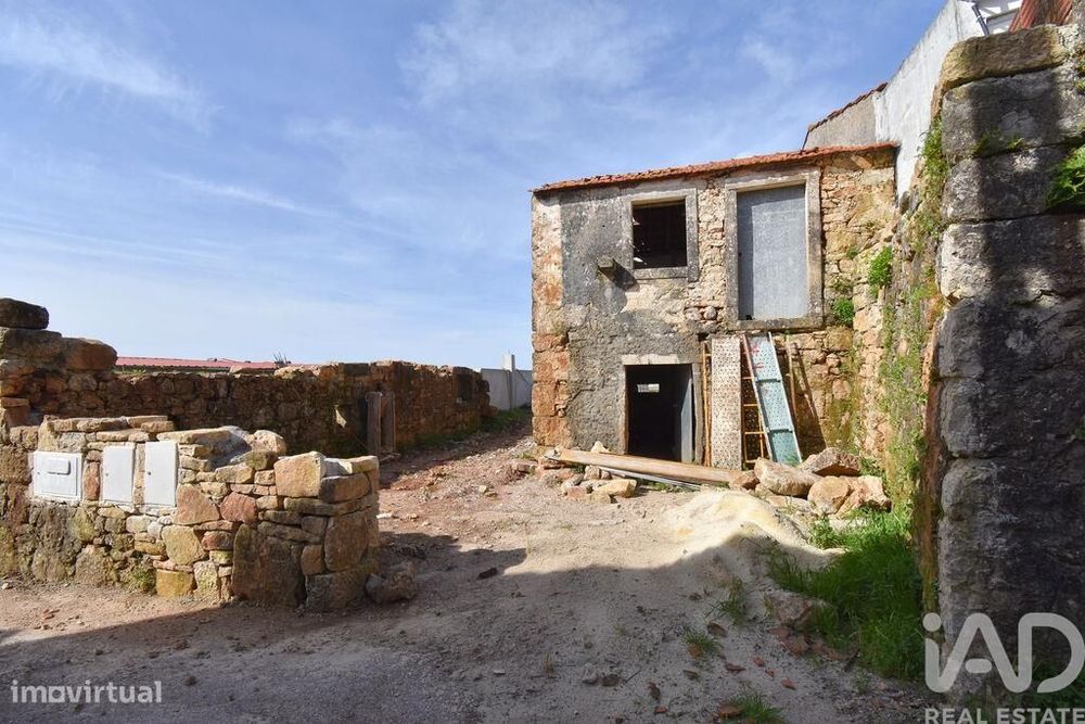 Casa / Villa em São Miguel, Santa Eufémia e Rabaçal de 70 m2