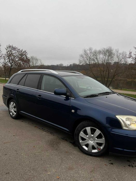 Toyota avensis 2005 2.0 дизель