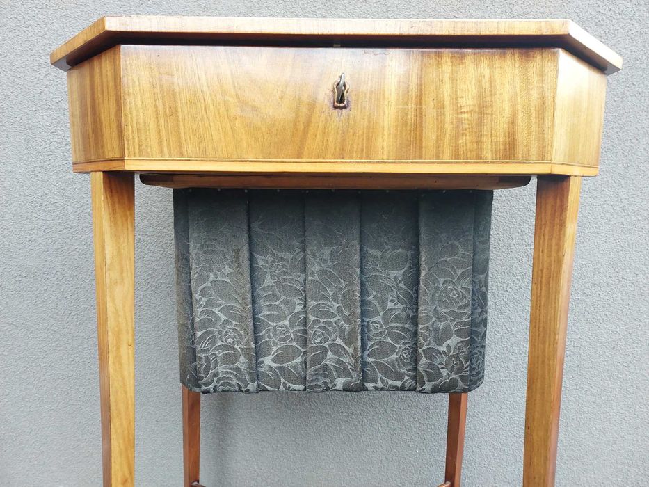 Stary finezyjny stolik niciak secesja mahoń  D096