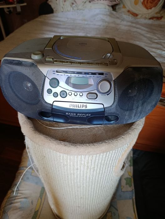 Бумбокс. Phillips AZ1226/00C