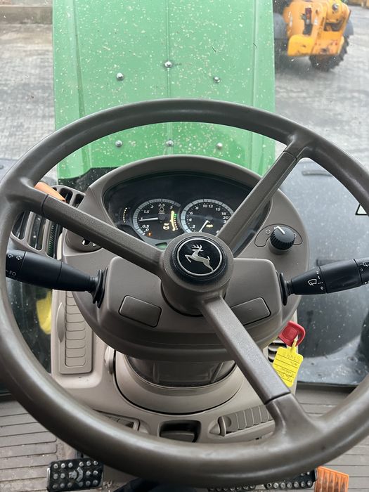 Трактор John Deere 6155R