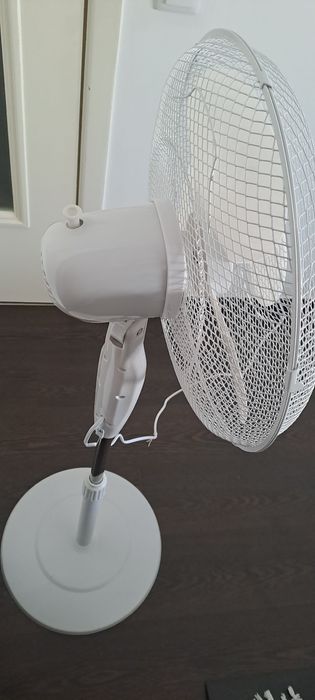 Ventilador branco de 3 velocidades