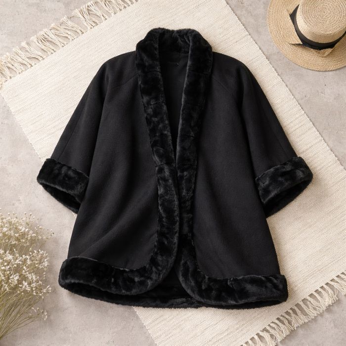 Eleganckie czarne poncho Ellen Reyes cape kardigan oversize na wiosnę