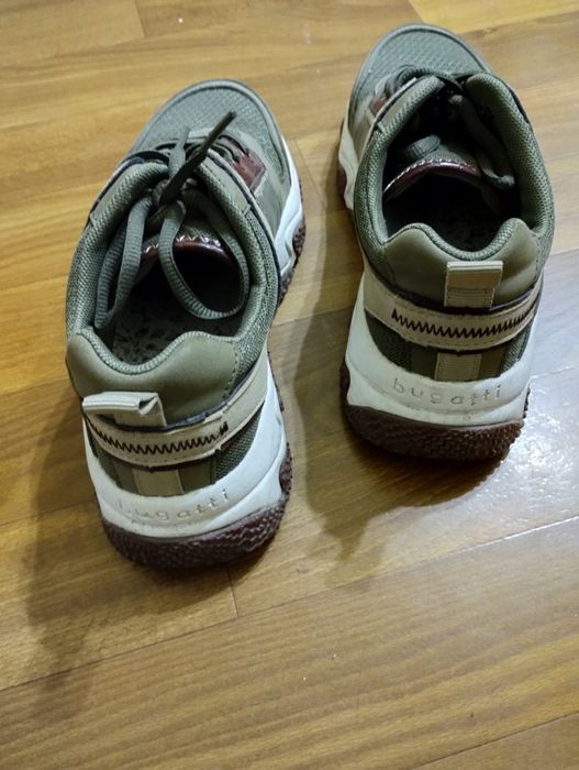 Кросівки жіночі bugatti