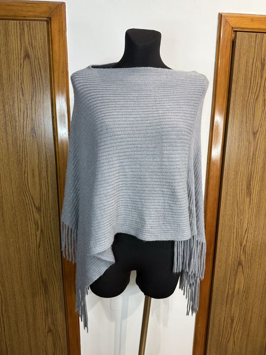 Szare ponczo narzutka