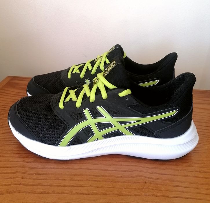 Ténis ASICS - 39 (Novas, nunca usadas)