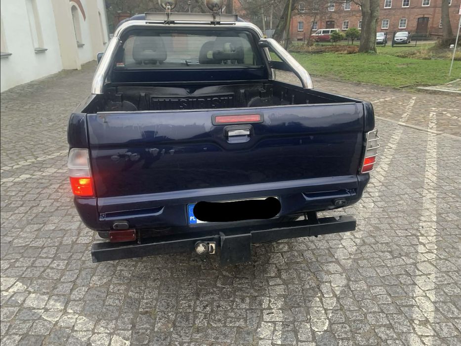 Mitsubishi L200 pickup
