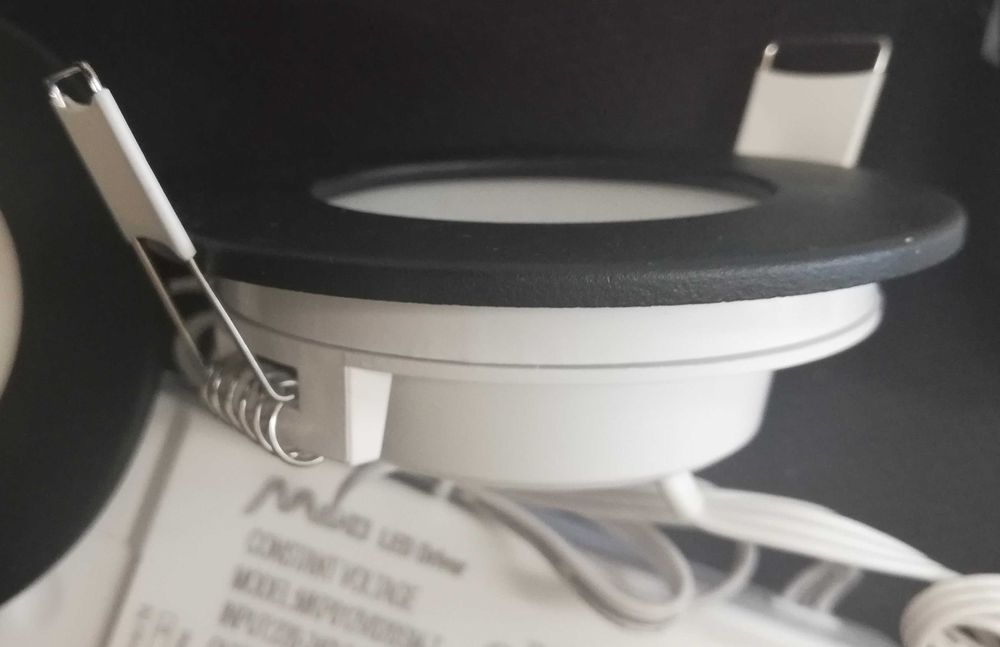 EGLO FUEVA-Z, trzy lampy do zabudowy wpuszczane pracjące z Philips Hue