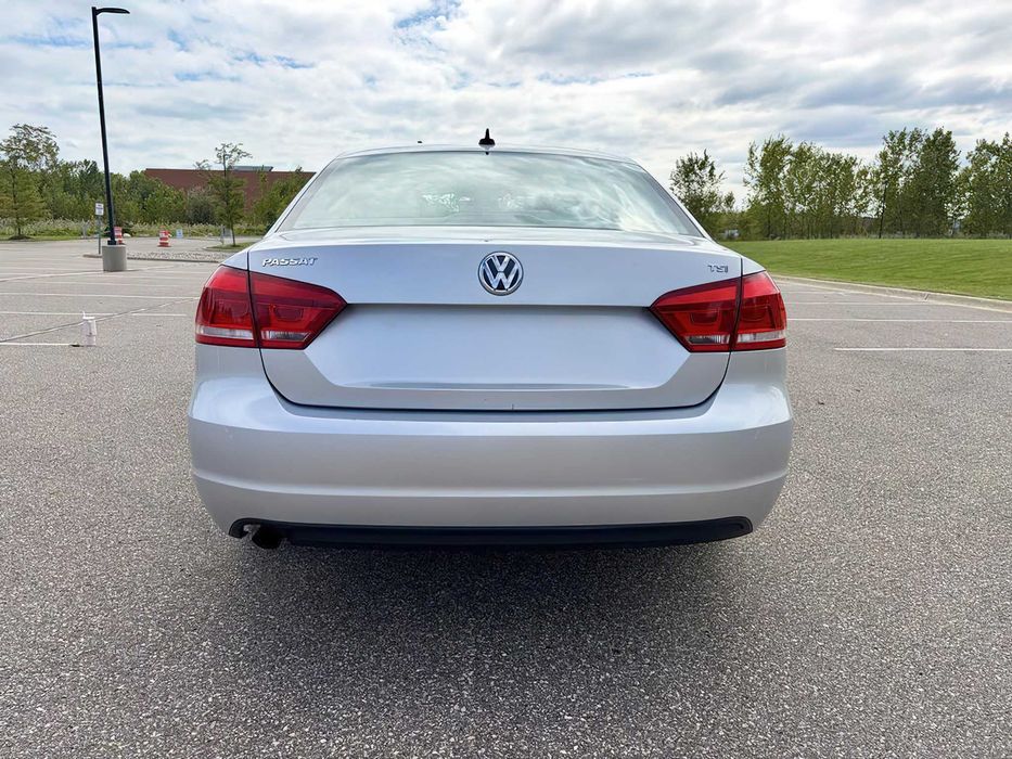 Volkswagen Passat Limited Edition      2015