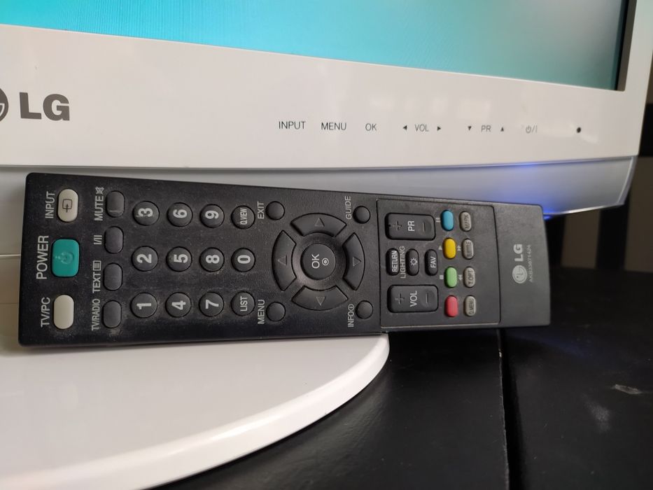 LG M226DL — 22” LED (Branco) — TV + Monitor