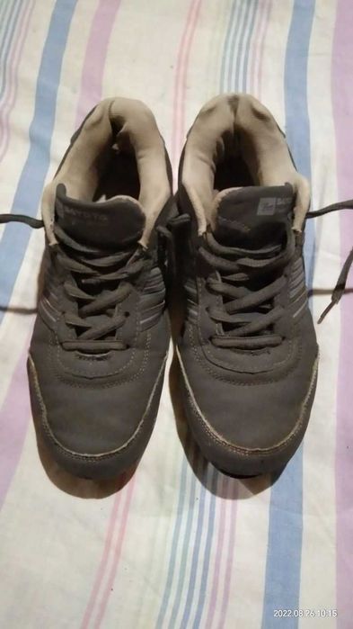 Продам кроссовки