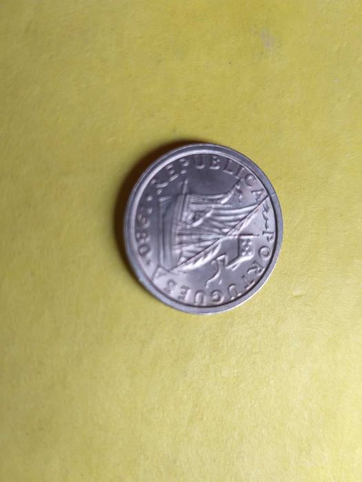 Dois escudos e cinquenta centavos  (2$50) cupro-níquel 1980