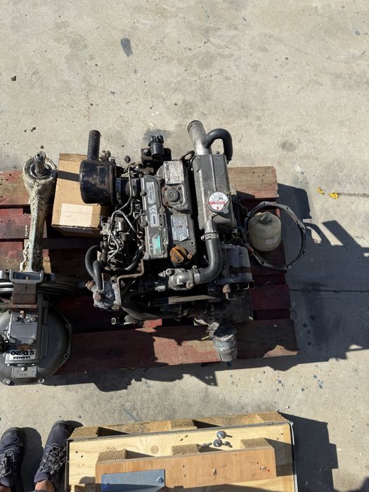 Motor Yanmar 3YM30 com saildrive SD25