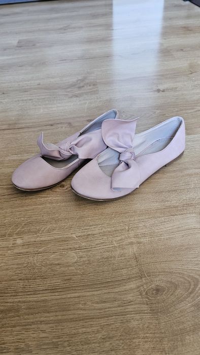 Baletki Zara z kokardą r36