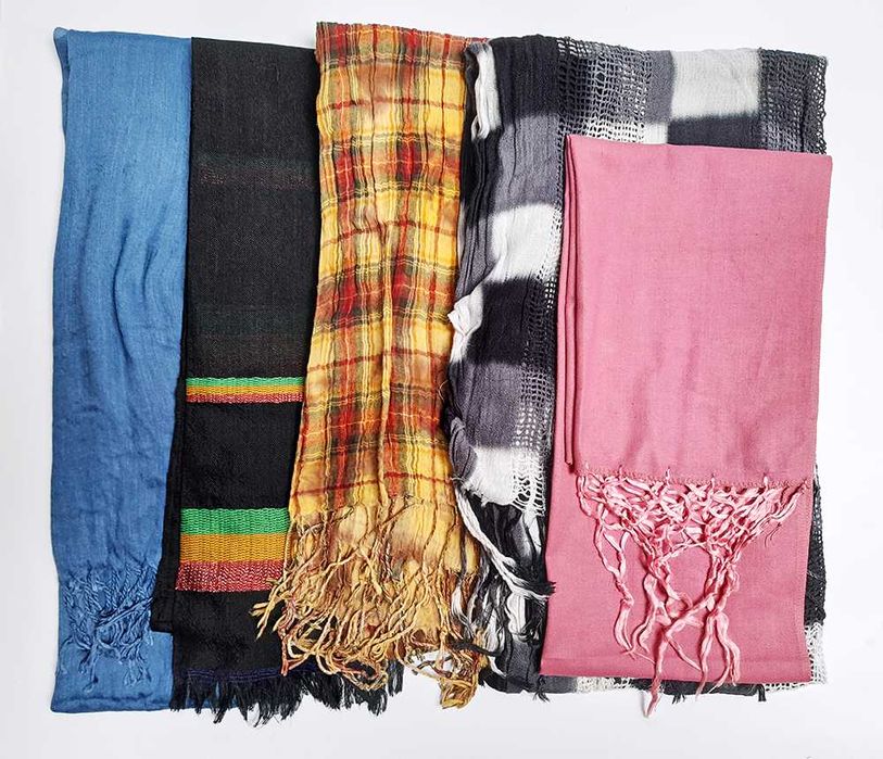 Variado conjunto Lenços Cachecóis Echarpes Gravatas 21 Peças