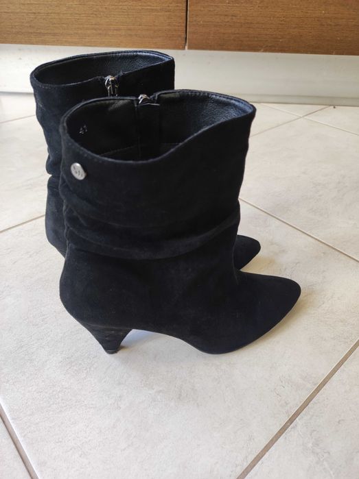 Botins em camurça pretos Xti