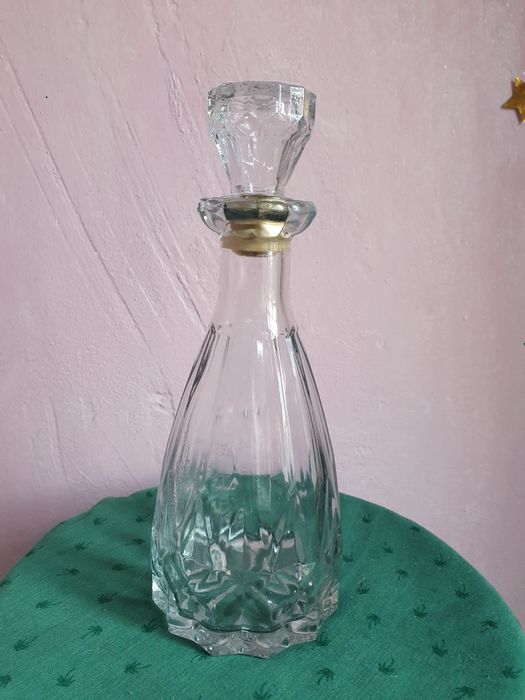 Графін з пробкою