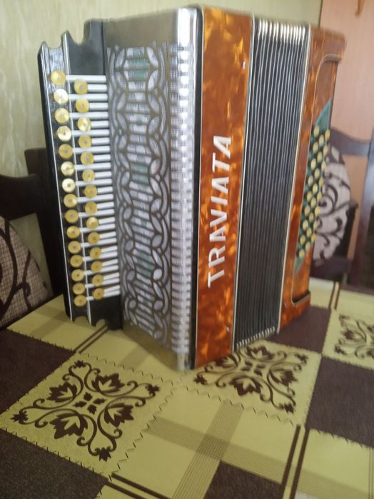 Продам гармонь,акардион ручной работы.