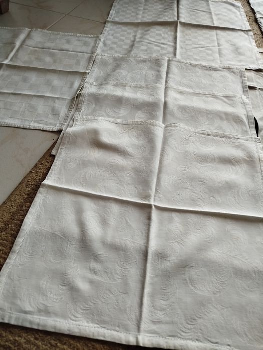 Guardanapos em algodão branco soltos