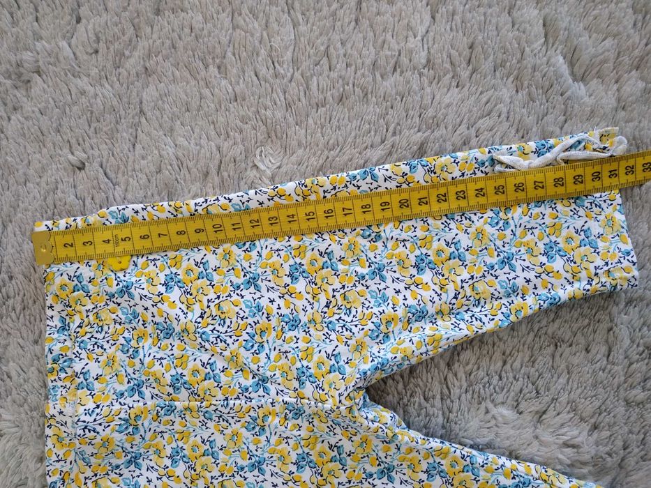 Legginsy/białe/kwiatki/ źółte/niebieskie/Coccodrillo/r.80