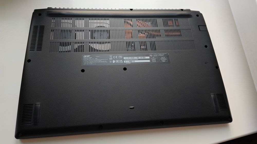 Acer Aspire 7 .ігровий.Є дві Відеокарти.Є Два вентилятора.Без предоплати,ВСЕ ЧЕСНО.