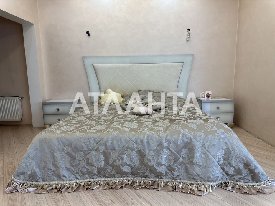 3-уровневый дом с ремонтом на 5.5 сотках на Фонтане