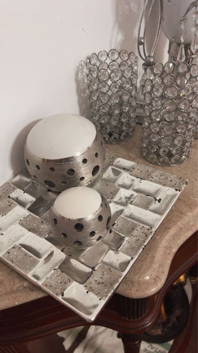 Peças Decorativas Prateadas com Porta-Vela