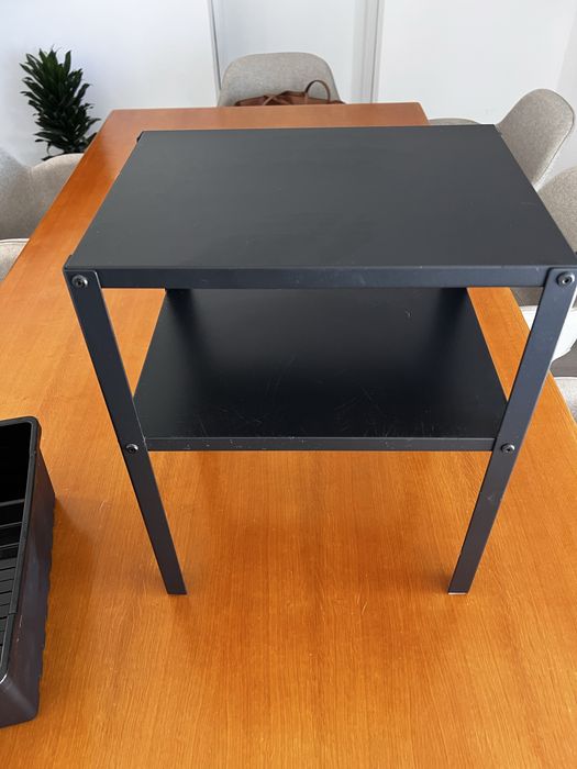 Mesa de cabeceira com gaveta