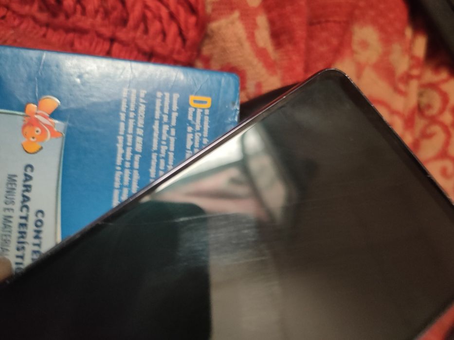 Samsung S20 FE 5g 128gb tem estalo fino no ecrã