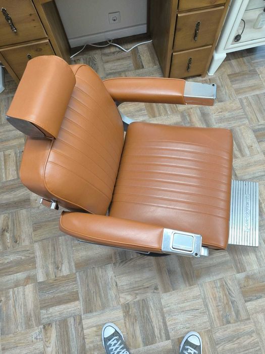 Cadeiras barbeiro TAKARA BELMONT semi-novas