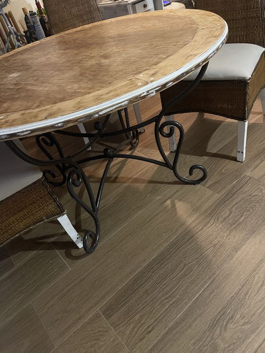 Mesa de sala redonda  madeira e ferro