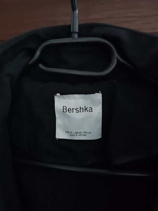 Kurtka Bershka 36 XS czarna wiatrówka oversize