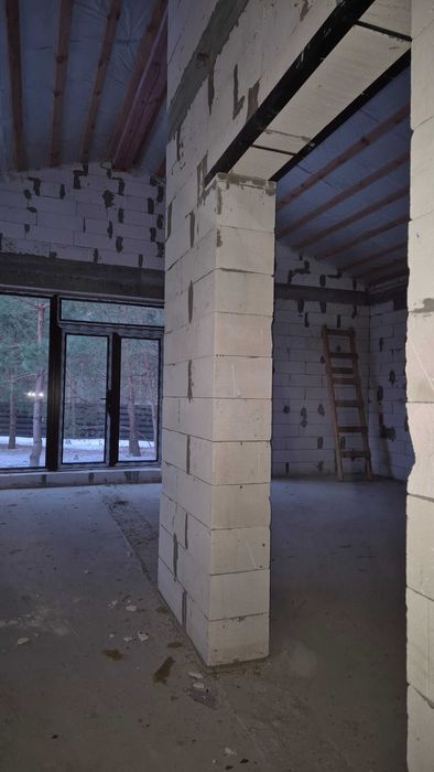 Будинок 130 м² на 9,27 сотки серед сосен — централізовані комунікації, покращена комплектація, огороджена територія