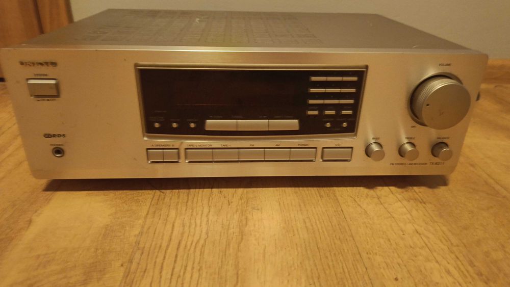 Amplituner ONKYO TX-8211