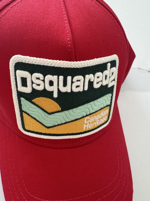 CZAPKA Z DASZKIEM DSQUARED2 czerwona logo Uniwersalny regulowany