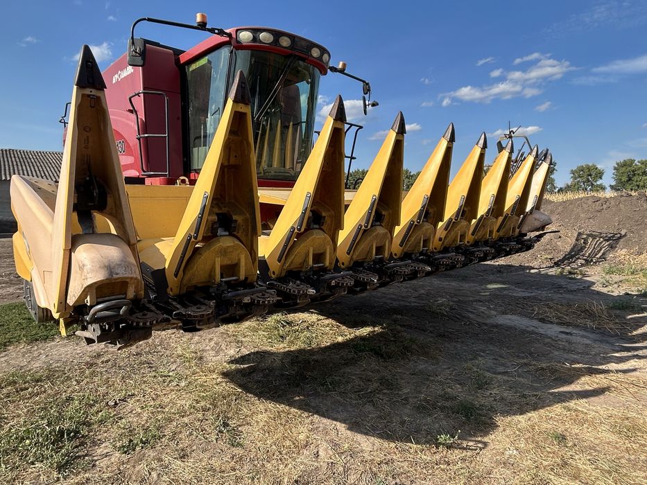 Продам жатку кукурудзяну new holland case