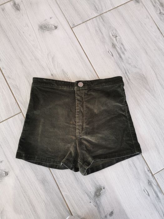 Zamszowe spodenki khaki