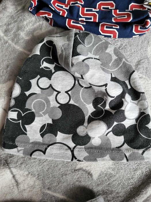 4czapki chłopięce oraz apaszka