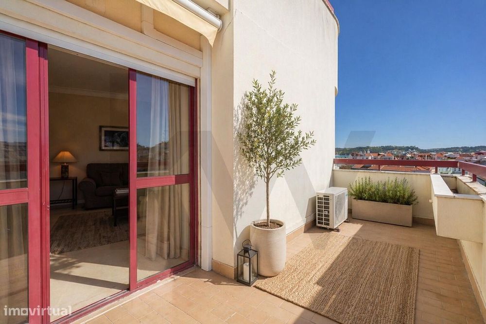 T4 com Terraços em Algés