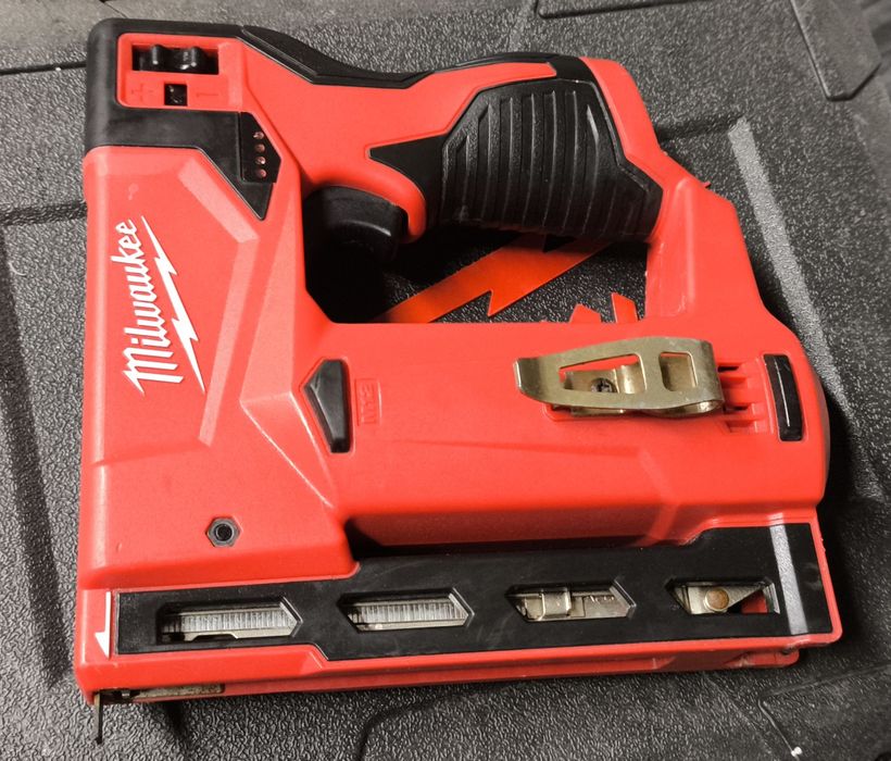 Zszywacz m12 BST Milwaukee